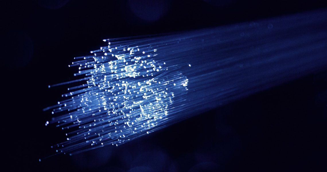 Illustrasjon av fiberkabeler